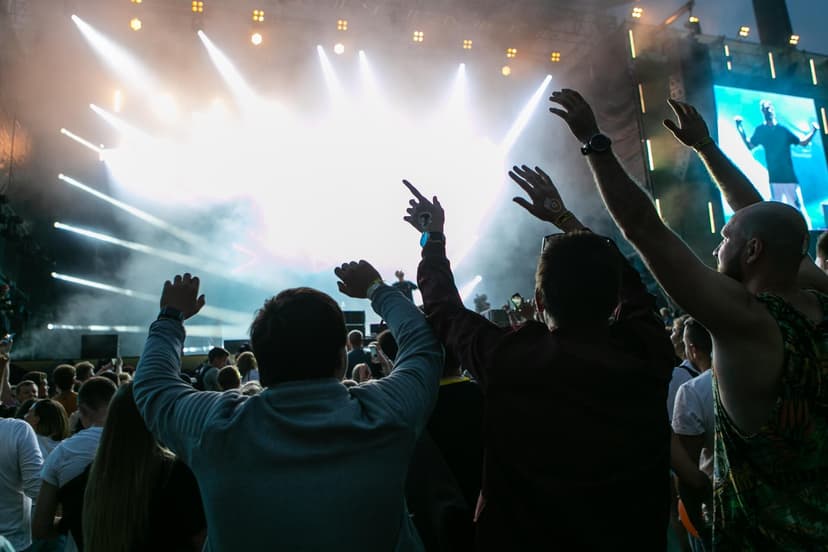 О LIVE FEST